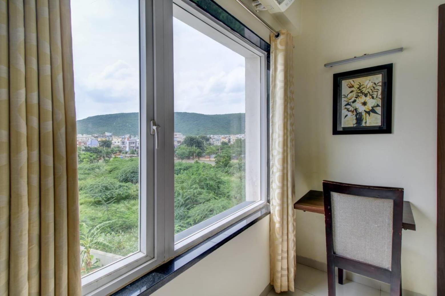Hotel Lorven Visakhapatnam Exterior foto